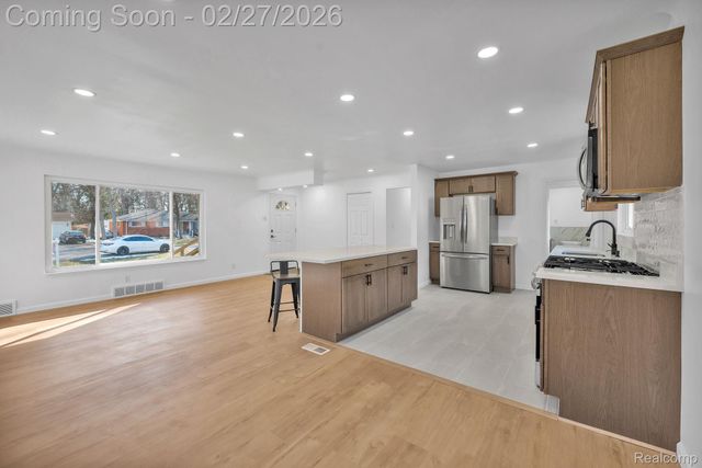 29760 Hoy Street, Livonia, MI 48154