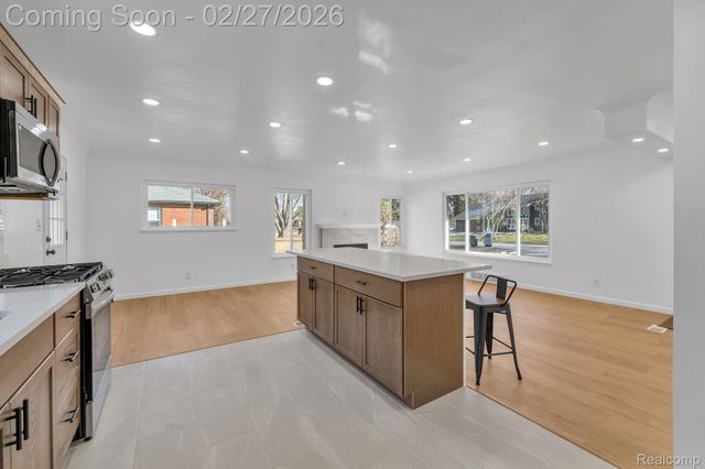 29760 Hoy Street, Livonia, MI 48154