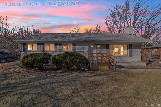 29760 Hoy Street, Livonia, MI 48154