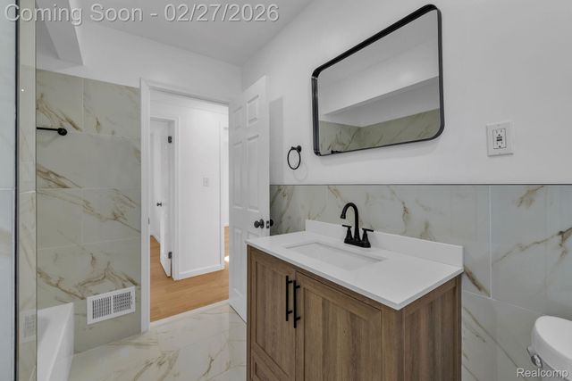 29760 Hoy Street, Livonia, MI 48154