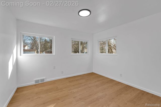 29760 Hoy Street, Livonia, MI 48154