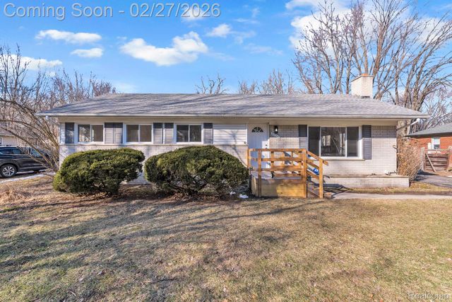 29760 Hoy Street, Livonia, MI 48154