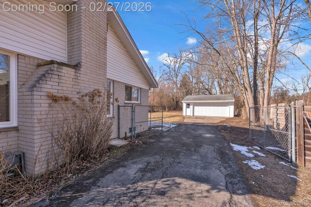 29760 Hoy Street, Livonia, MI 48154