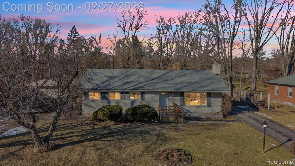 29760 Hoy Street, Livonia, MI 48154