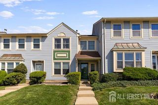 4 Heritage Square, Sayreville, NJ 08872