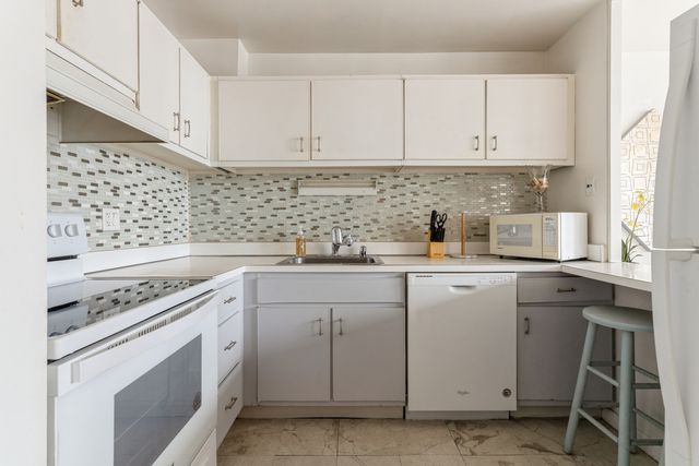 111 E CHESTNUT Street 27E, Chicago, IL 60611