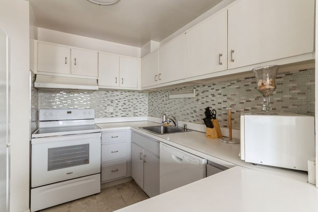 111 E CHESTNUT Street 27E, Chicago, IL 60611