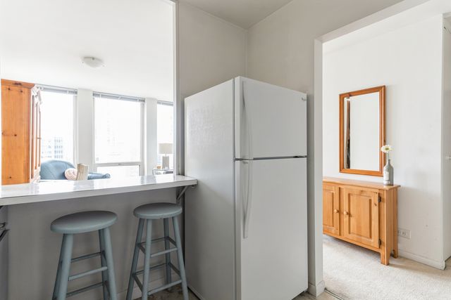 111 E CHESTNUT Street 27E, Chicago, IL 60611