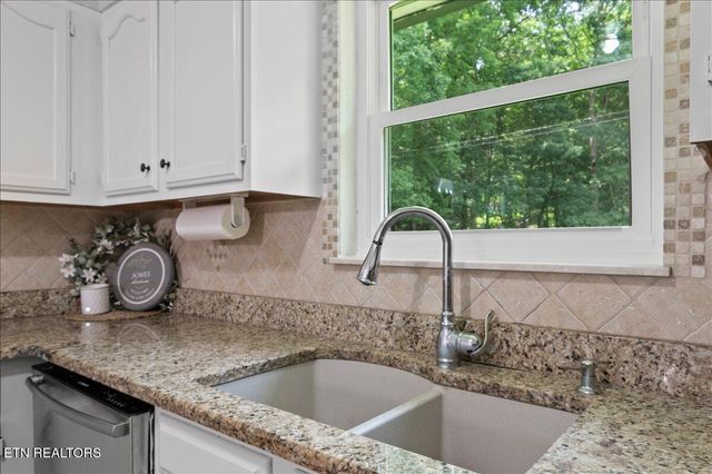 382 Tionesta Drive, Jacksboro, TN 37757