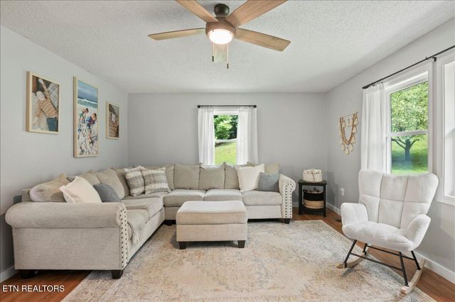 382 Tionesta Drive, Jacksboro, TN 37757