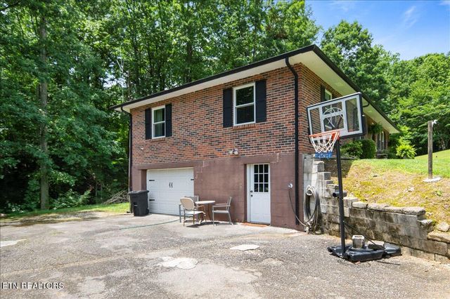 382 Tionesta Drive, Jacksboro, TN 37757