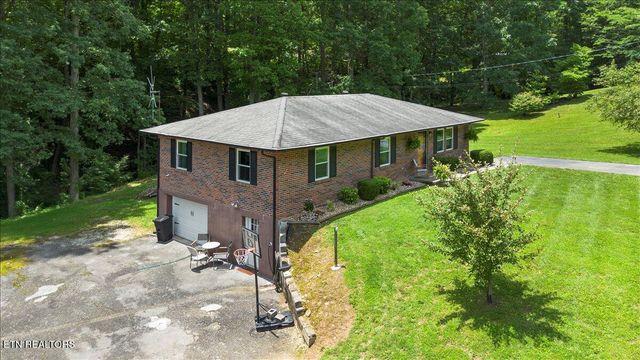 382 Tionesta Drive, Jacksboro, TN 37757