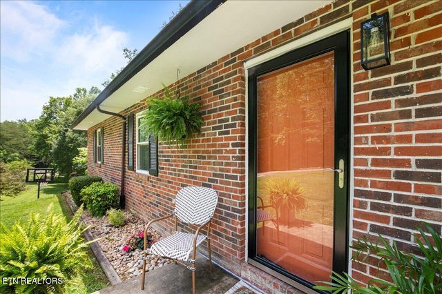 382 Tionesta Drive, Jacksboro, TN 37757