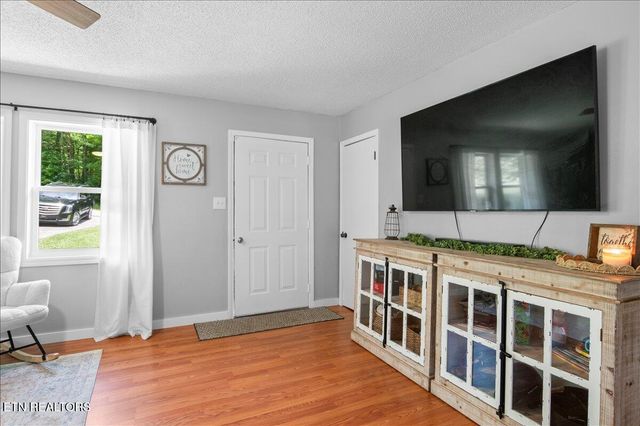 382 Tionesta Drive, Jacksboro, TN 37757