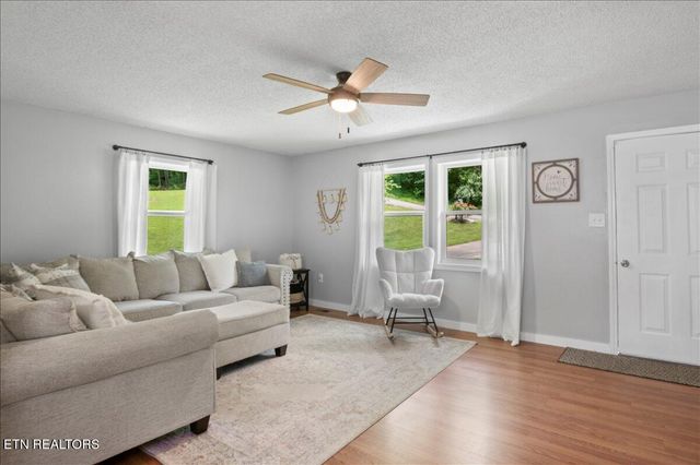 382 Tionesta Drive, Jacksboro, TN 37757