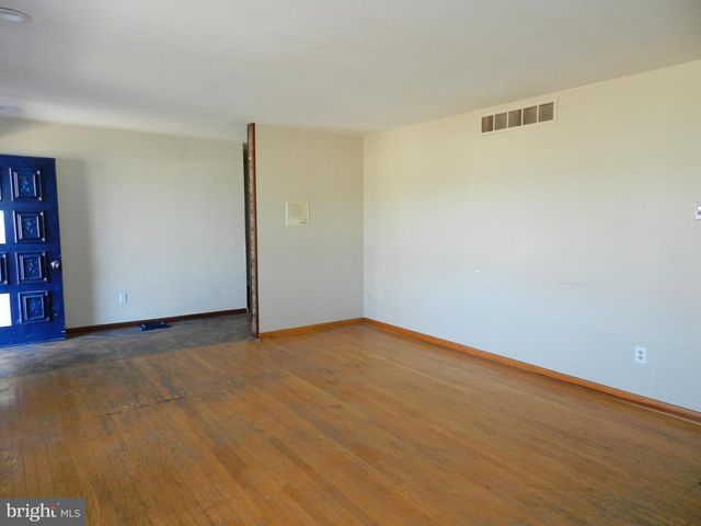 1055 PINE TREE DR, Slatington, PA 18080