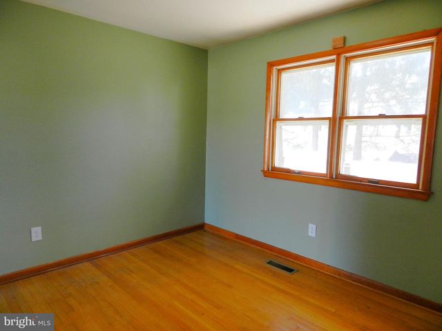 1055 PINE TREE DR, Slatington, PA 18080