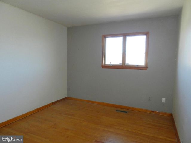 1055 PINE TREE DR, Slatington, PA 18080