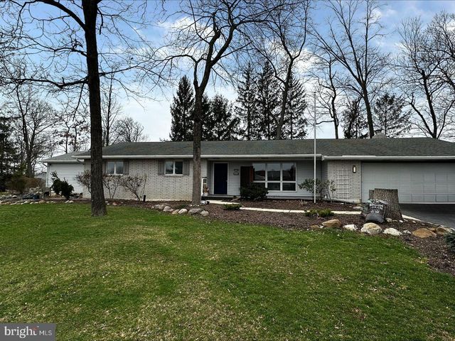 1055 PINE TREE DR, Slatington, PA 18080