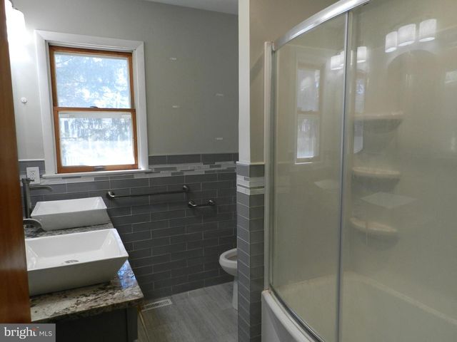 1055 PINE TREE DR, Slatington, PA 18080