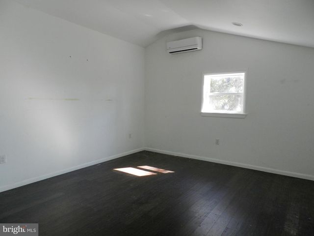 1055 PINE TREE DR, Slatington, PA 18080