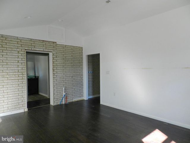 1055 PINE TREE DR, Slatington, PA 18080