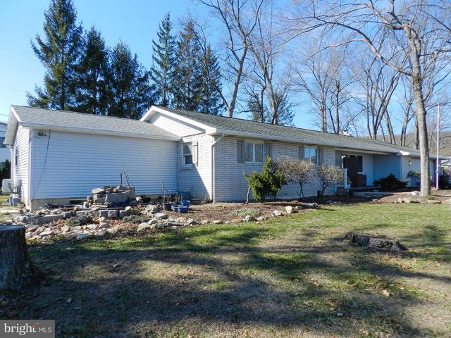 1055 PINE TREE DR, Slatington, PA 18080