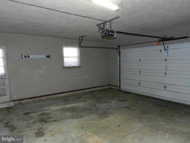 1055 PINE TREE DR, Slatington, PA 18080