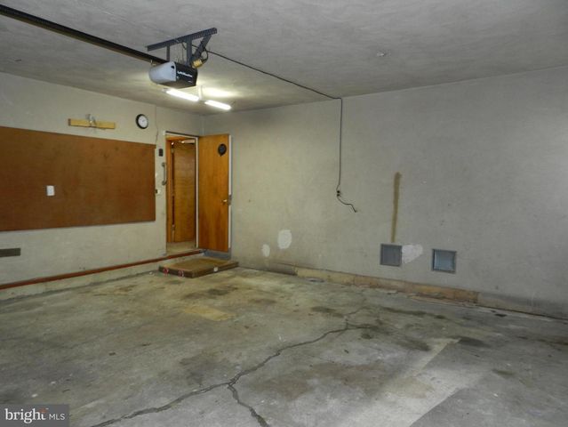 1055 PINE TREE DR, Slatington, PA 18080