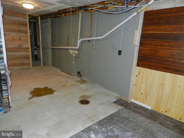 1055 PINE TREE DR, Slatington, PA 18080