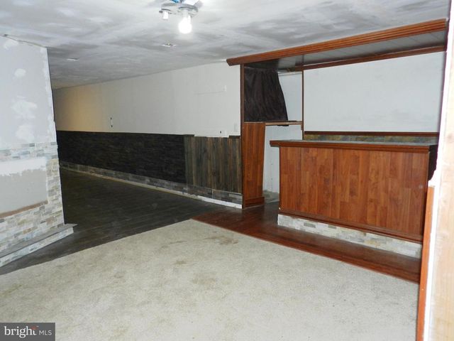 1055 PINE TREE DR, Slatington, PA 18080