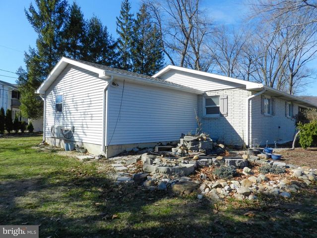 1055 PINE TREE DR, Slatington, PA 18080