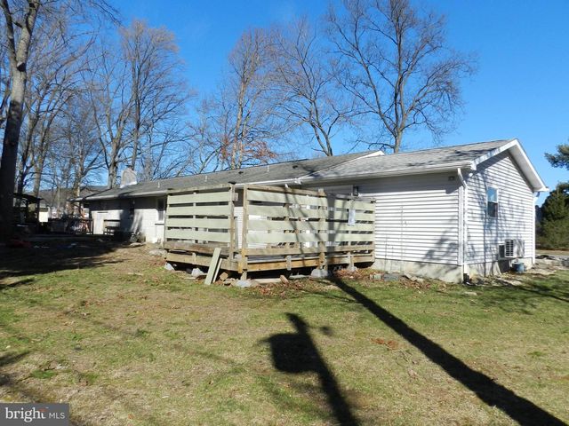 1055 PINE TREE DR, Slatington, PA 18080