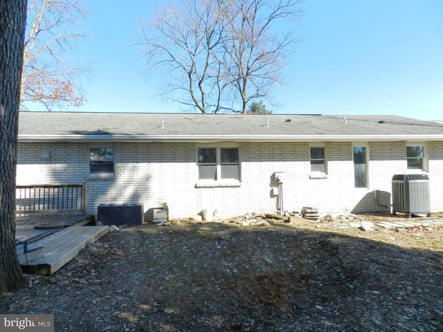 1055 PINE TREE DR, Slatington, PA 18080