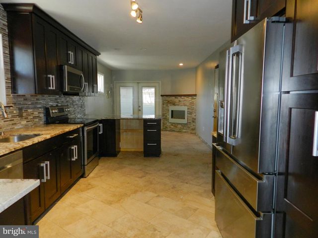 1055 PINE TREE DR, Slatington, PA 18080