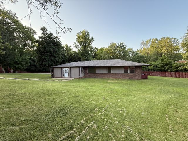 12 W Bel Air Blvd, Clarksville, TN 37042