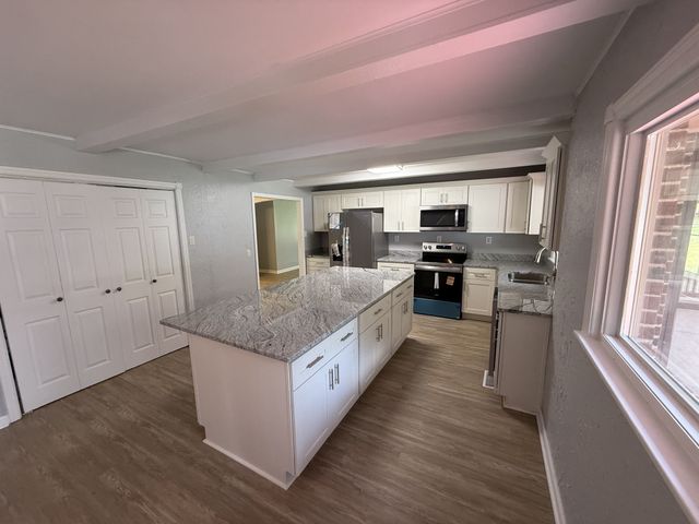 12 W Bel Air Blvd, Clarksville, TN 37042