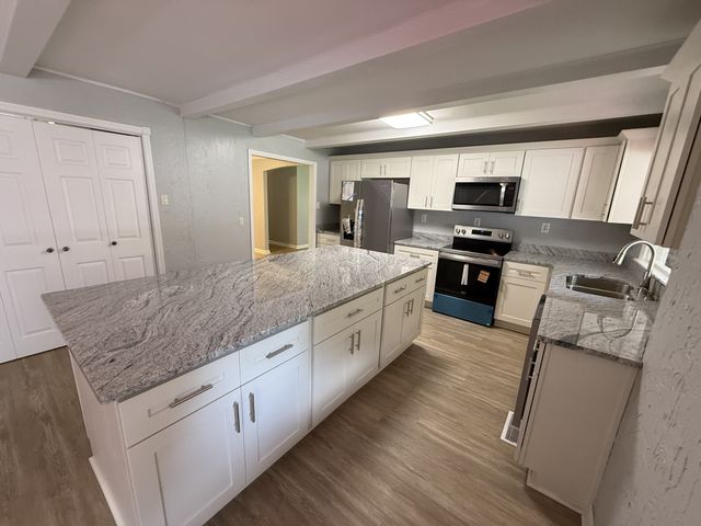 12 W Bel Air Blvd, Clarksville, TN 37042