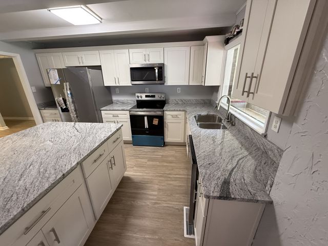 12 W Bel Air Blvd, Clarksville, TN 37042