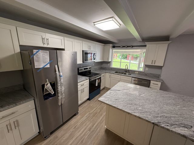 12 W Bel Air Blvd, Clarksville, TN 37042