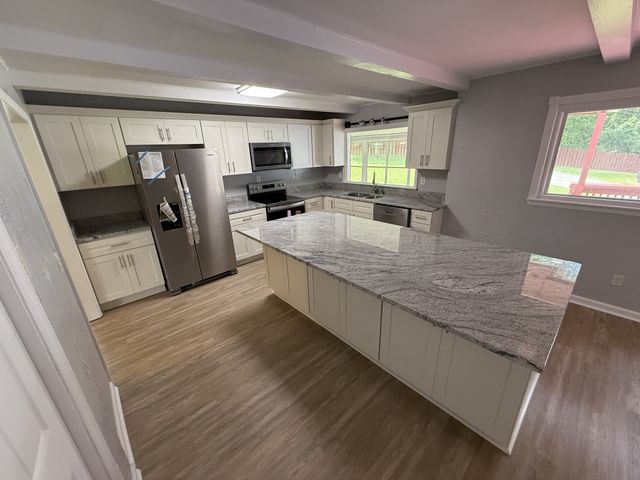 12 W Bel Air Blvd, Clarksville, TN 37042