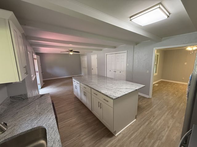 12 W Bel Air Blvd, Clarksville, TN 37042
