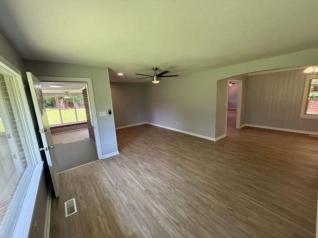 12 W Bel Air Blvd, Clarksville, TN 37042
