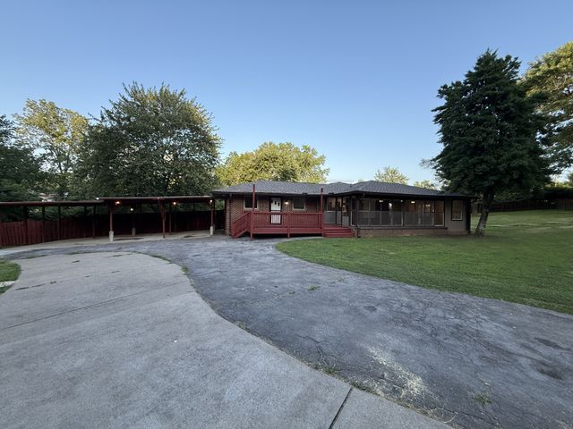 12 W Bel Air Blvd, Clarksville, TN 37042