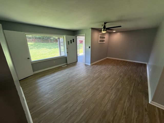 12 W Bel Air Blvd, Clarksville, TN 37042