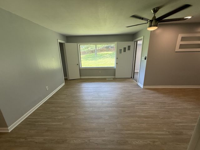 12 W Bel Air Blvd, Clarksville, TN 37042