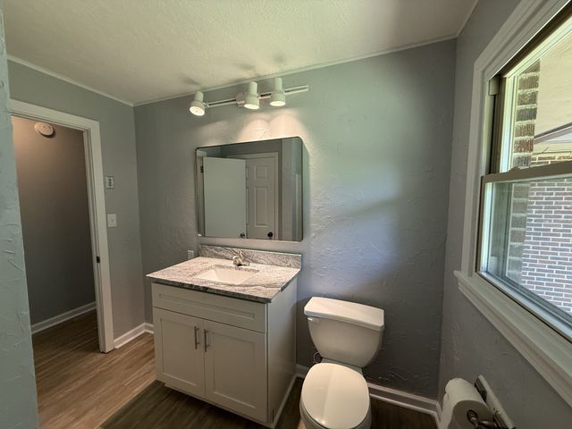 12 W Bel Air Blvd, Clarksville, TN 37042
