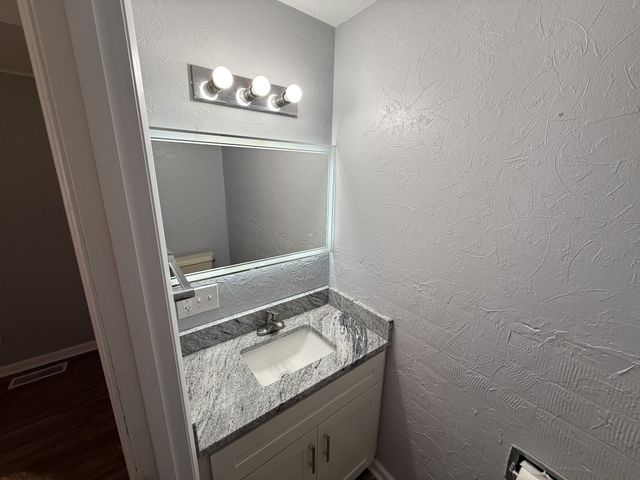 12 W Bel Air Blvd, Clarksville, TN 37042