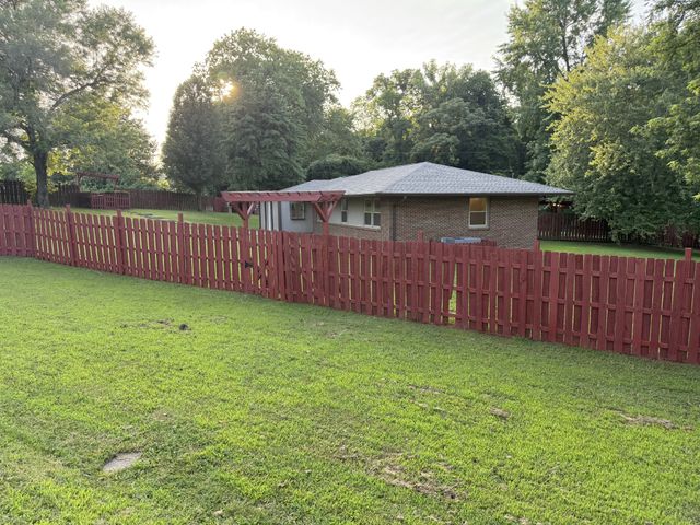 12 W Bel Air Blvd, Clarksville, TN 37042