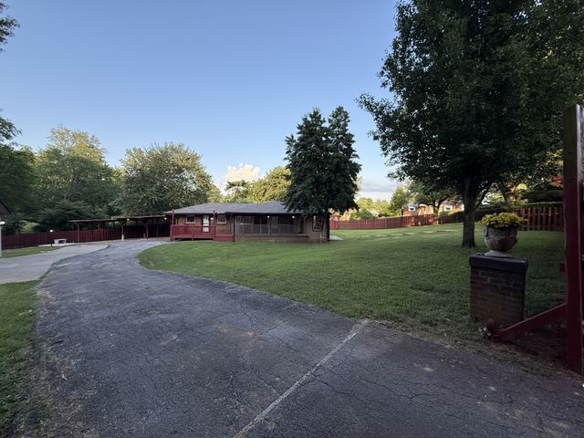 12 W Bel Air Blvd, Clarksville, TN 37042
